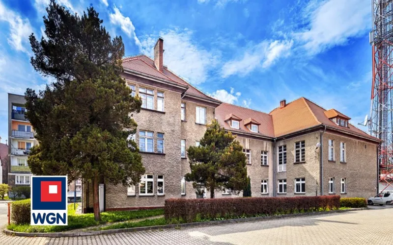 Obiekt usługowy na  sprzedaż Kędzierzyn-Koźle - Nieruchomość usługowo-biurowa